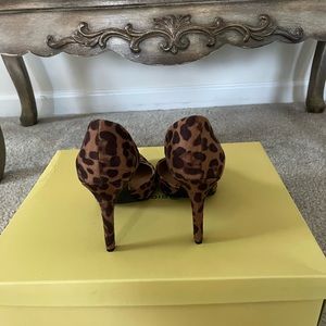 Sz 8 leopard shoes
